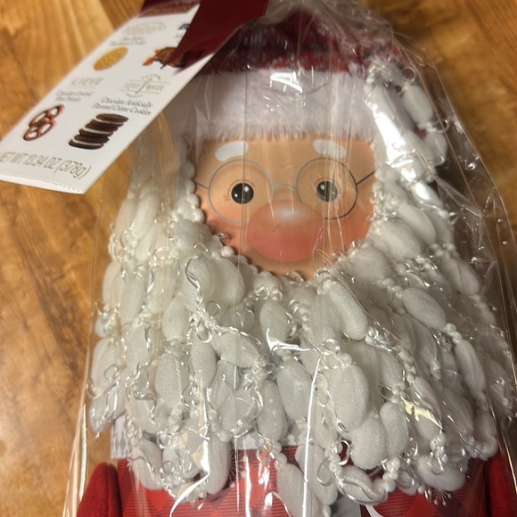 Festive treats tower Santa Pure butter shortbread cookies, Ghirardelli Chocolte - Picture 2 of 4